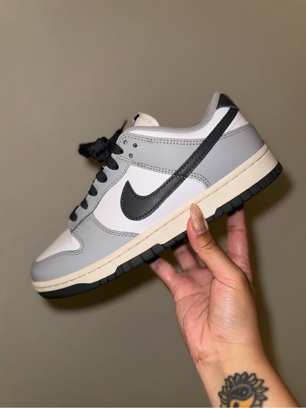 Woman Nike Dunk low - Grey Cream Black